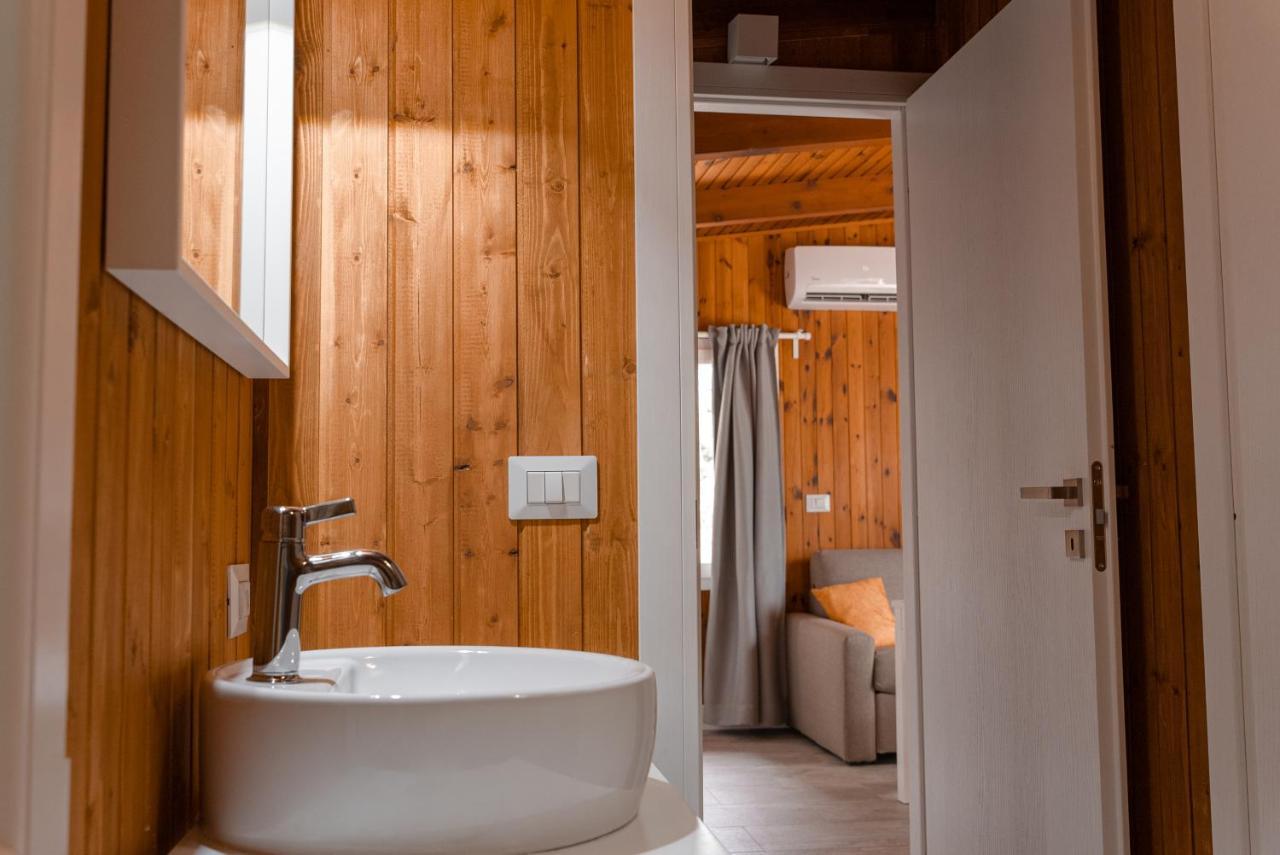 Chalet Alessandrini - Private Lakeside Beach Tenna Екстериор снимка