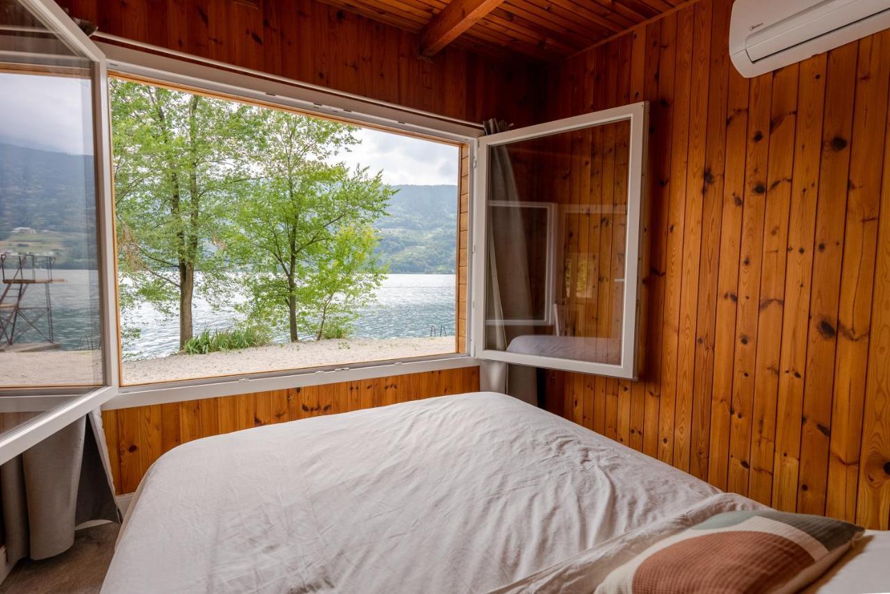 Chalet Alessandrini - Private Lakeside Beach Tenna Екстериор снимка