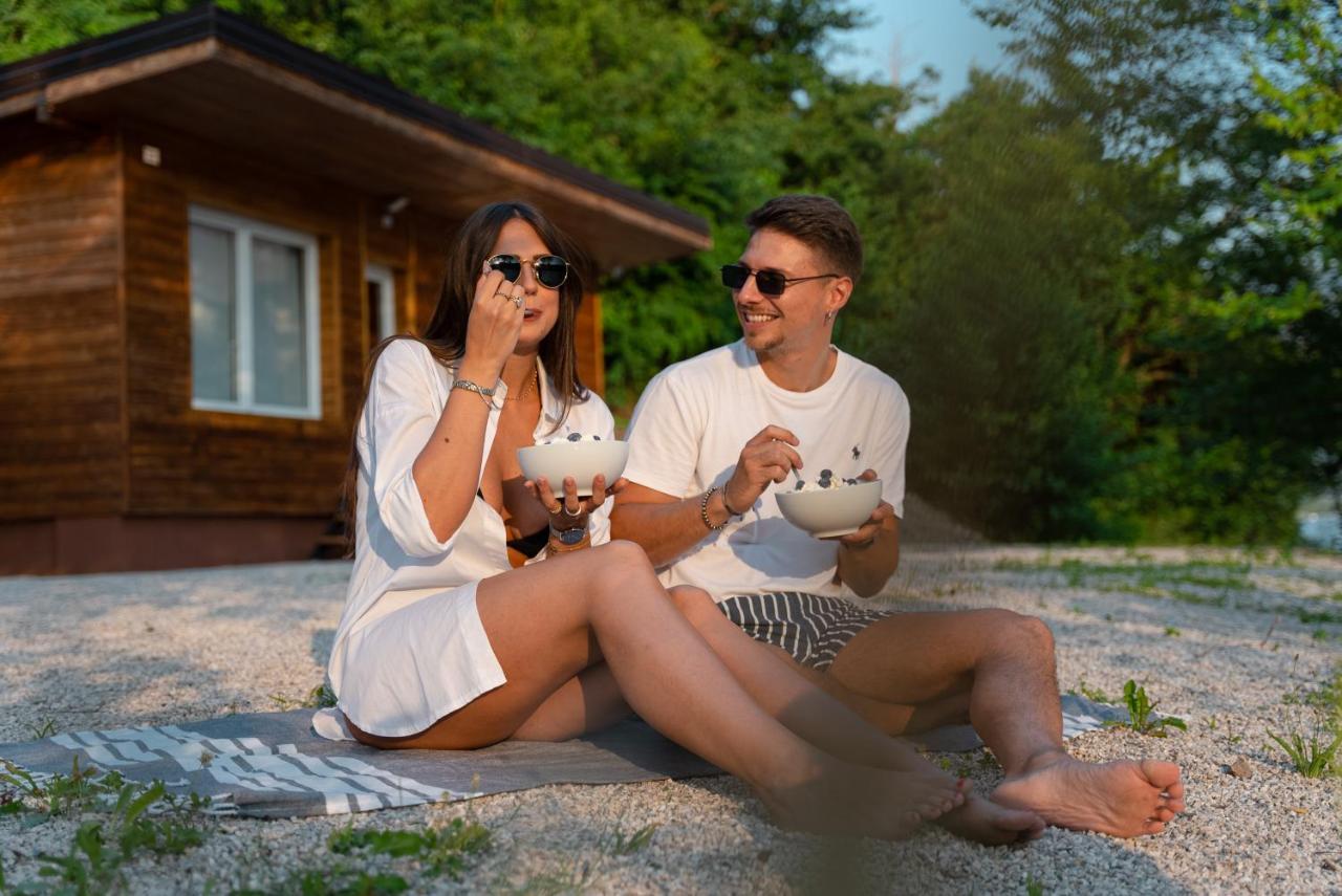 Chalet Alessandrini - Private Lakeside Beach Tenna Екстериор снимка